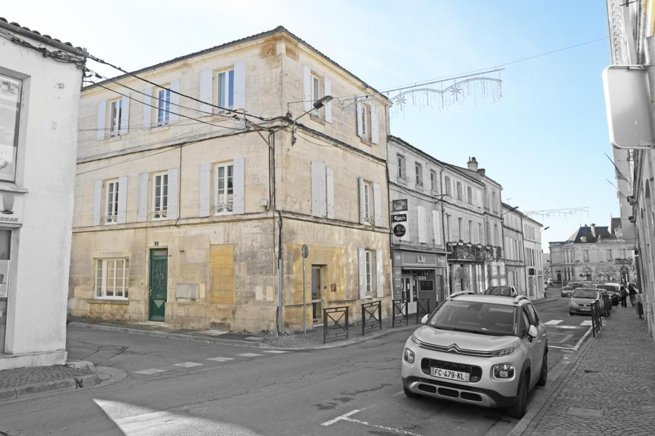 T2 avec verrière situé en hyper centre avec wifi, Netflix, linge, draps, savons et serviettes fournis Cognac Extérieur photo