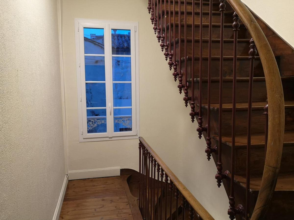 T2 avec verrière situé en hyper centre avec wifi, Netflix, linge, draps, savons et serviettes fournis Cognac Extérieur photo